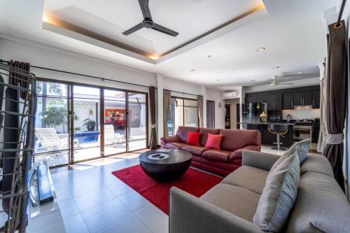 3 br pool villa in great location bub