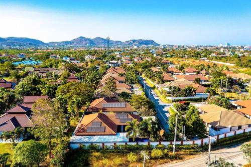 3 br pool villa in great location bub