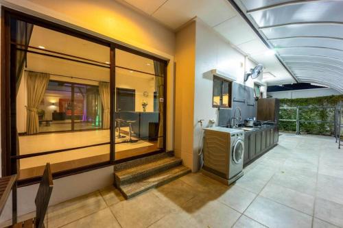 3 br pool villa in great location bub