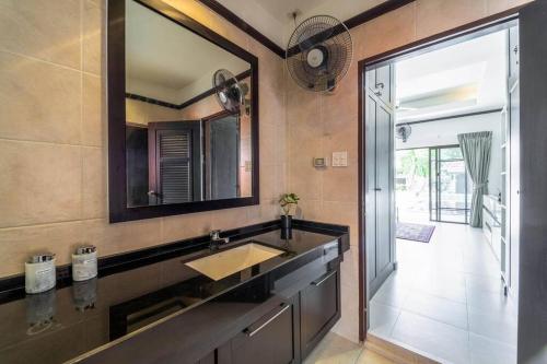 3 br pool villa in great location bub
