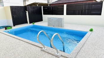 adina pool villa cenang langkawi 3b4r