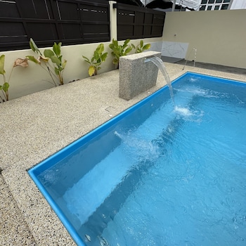 adina pool villa cenang langkawi 3b4r