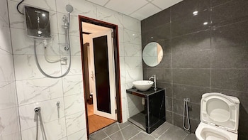 adina pool villa cenang langkawi 3b4r