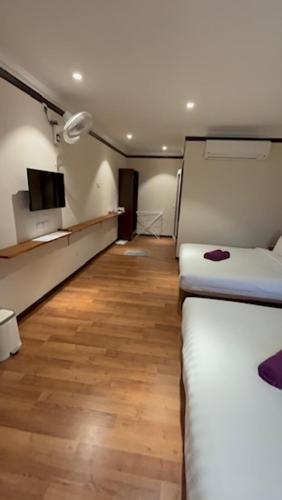 adina pool villa cenang langkawi 3b4r