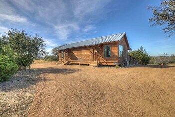 Rocky Ridge Cedar Cabin With Hot Tub & Amazing Views,3107 Kneese Rd.,3 star