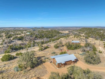 Rocky Ridge Cedar Cabin With Hot Tub & Amazing Views,3107 Kneese Rd.,3 star