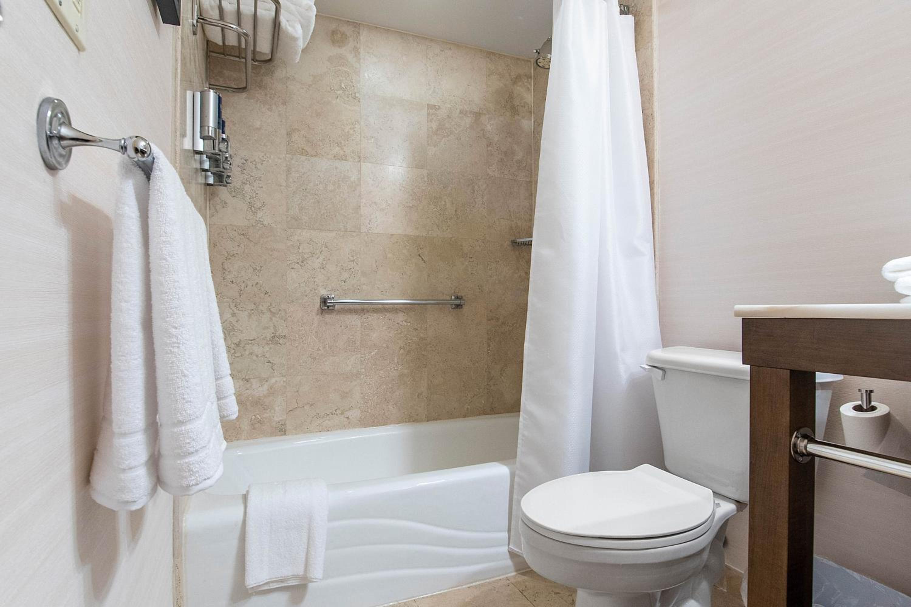 hampton inn and suites toledo westgate