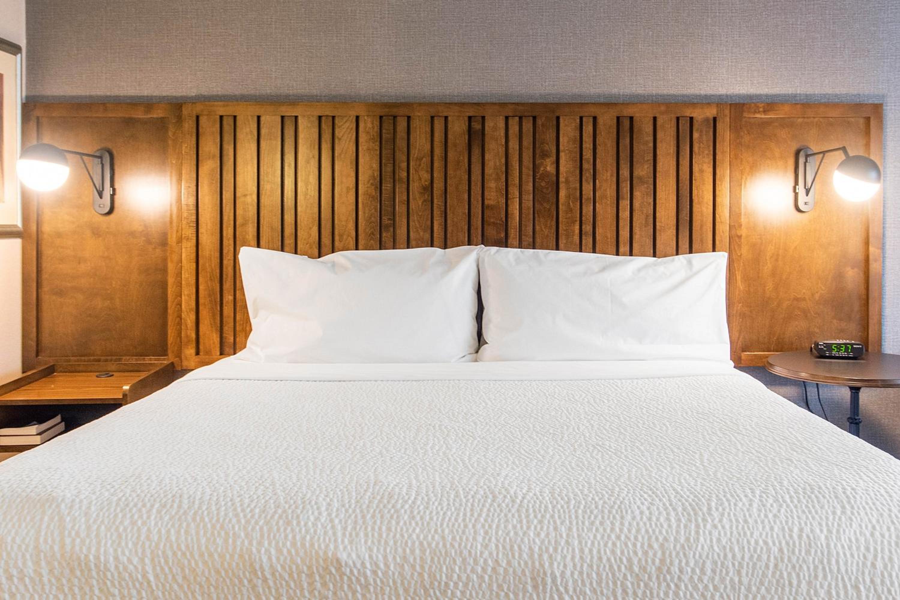 hampton inn and suites toledo westgate