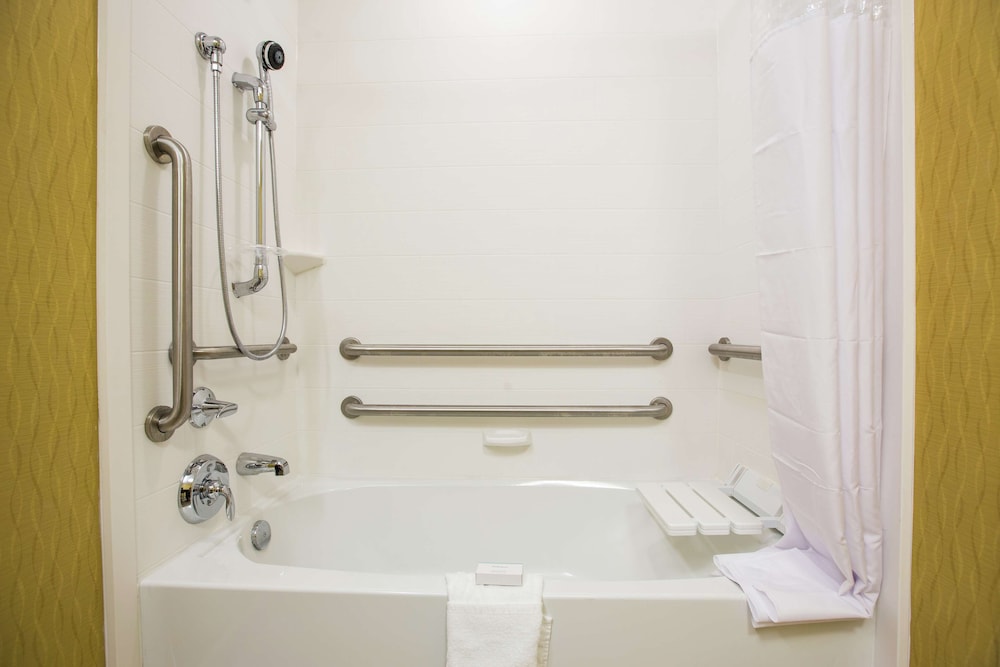 hampton inn and suites toledo westgate