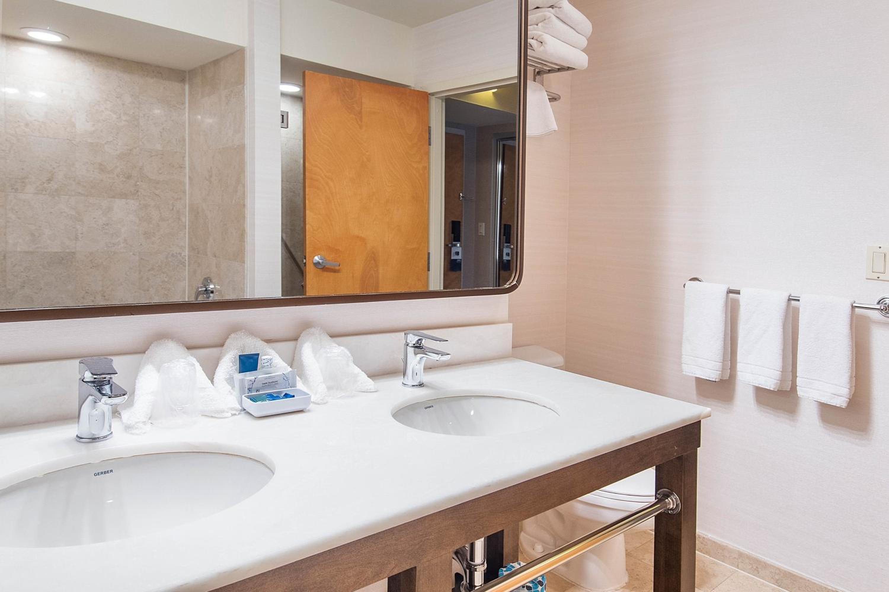 hampton inn and suites toledo westgate