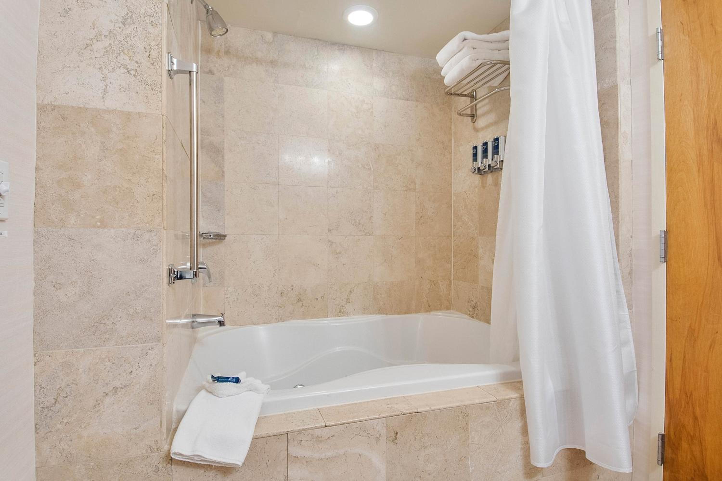 hampton inn and suites toledo westgate