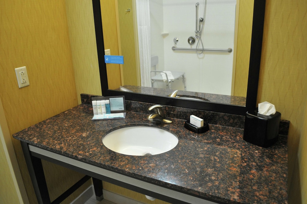 hampton inn and suites toledo westgate