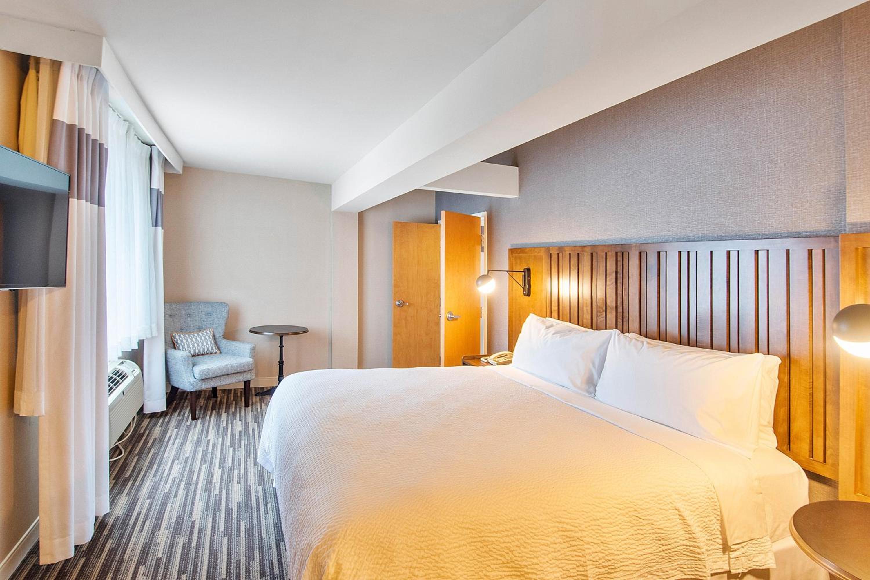 hampton inn and suites toledo westgate