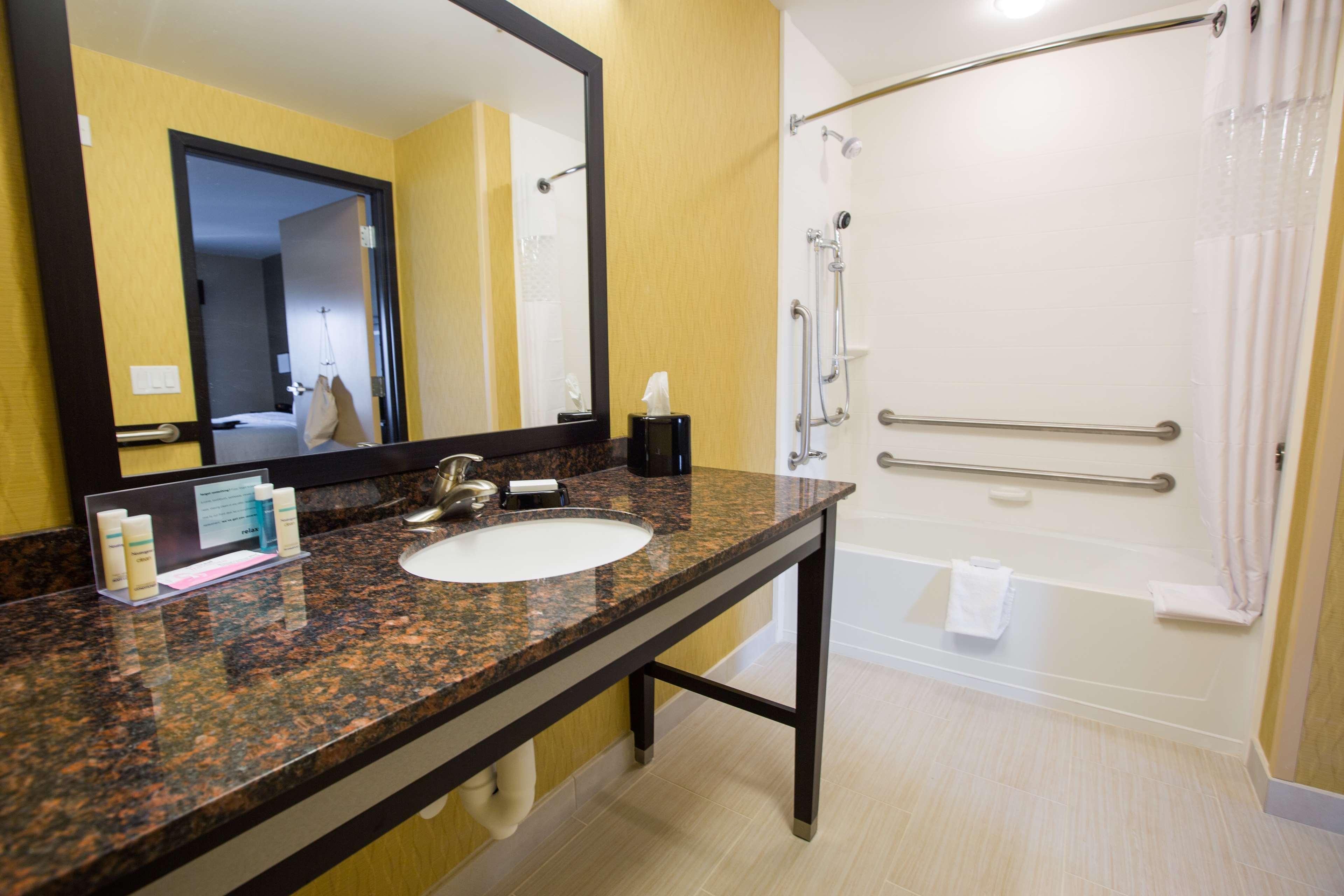 hampton inn and suites toledo westgate