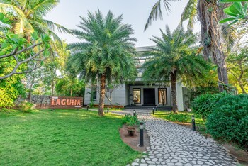 Truliv Villa Laguna,,2 star