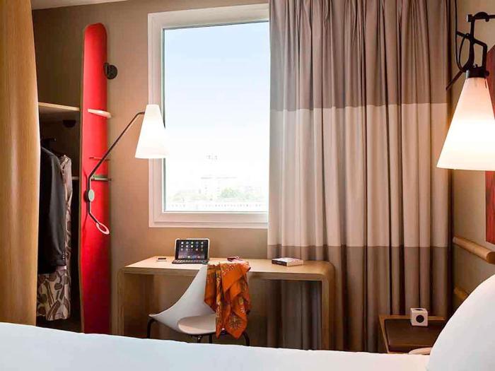 ibis paris porte de clichy centre