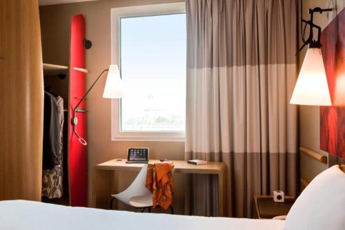 ibis paris porte de clichy centre