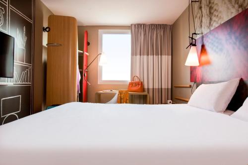 ibis paris porte de clichy centre