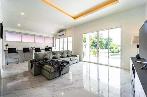 4 bedroom private pool villa ov10