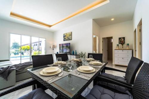 4 bedroom private pool villa ov10