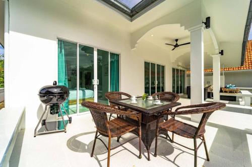 4 bedroom private pool villa ov10