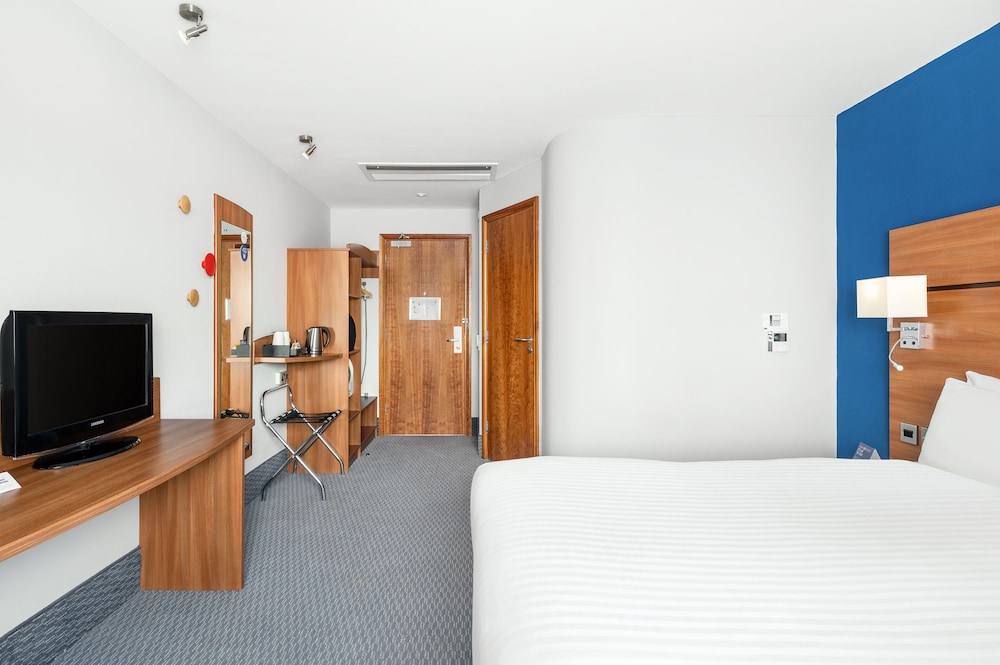 holiday inn express braintree by ihg
