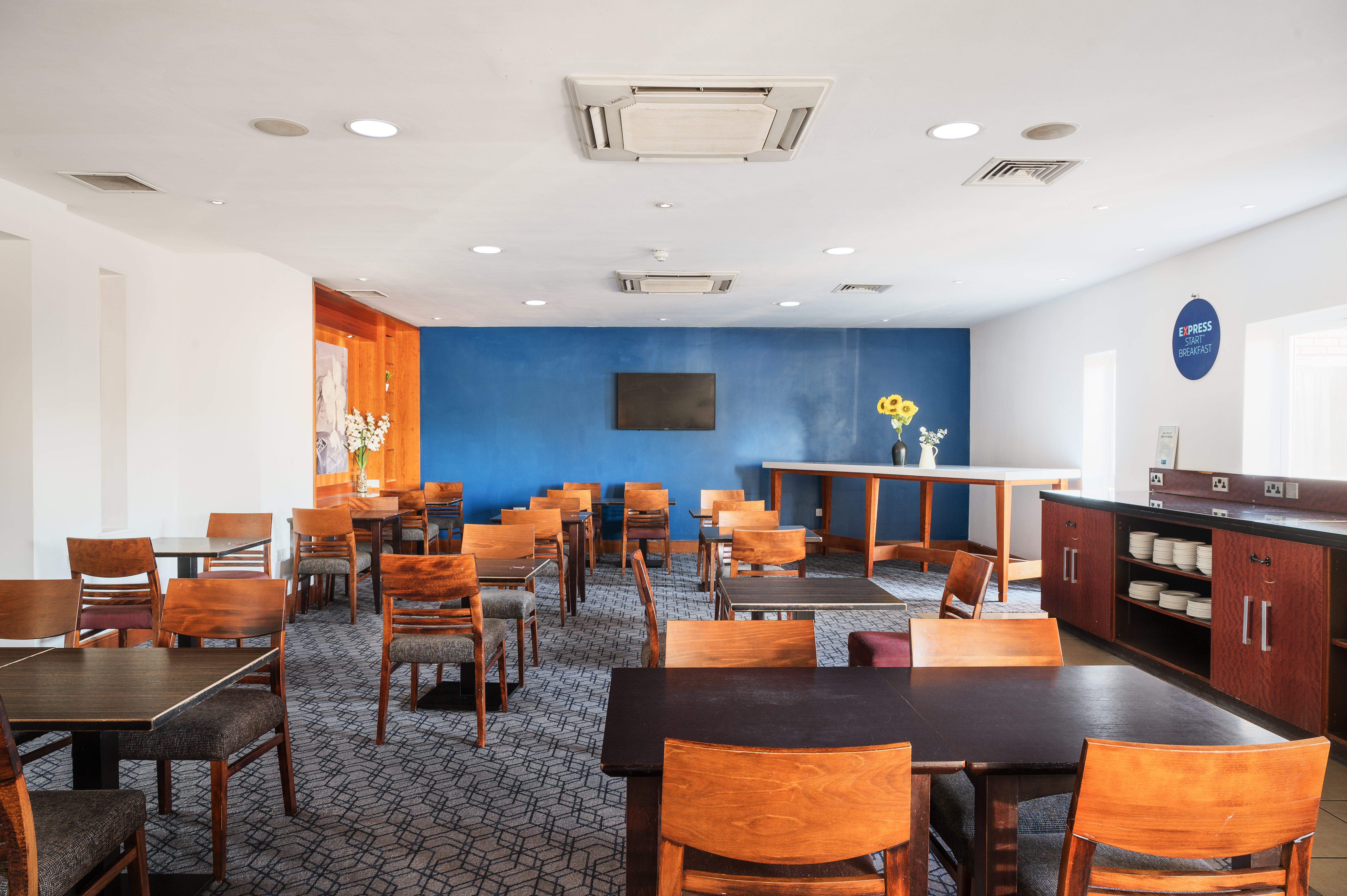 holiday inn express braintree by ihg