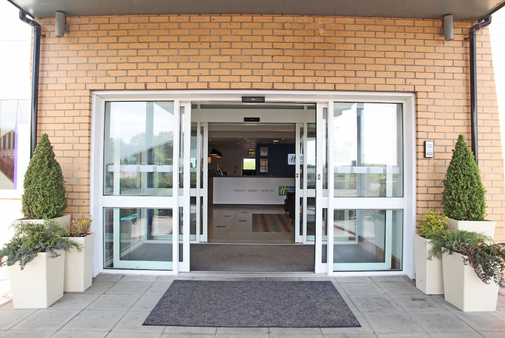 holiday inn express braintree by ihg