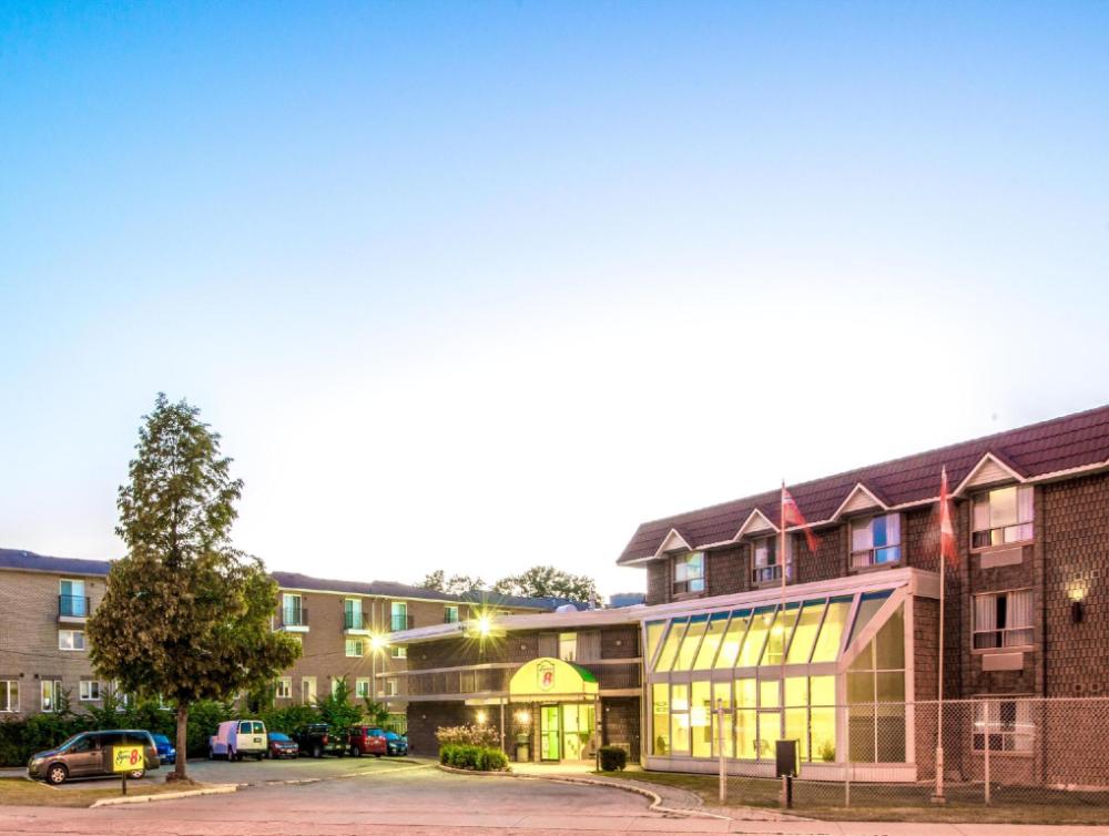 super 8 by wyndham toronto east on