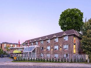 super 8 by wyndham toronto east on