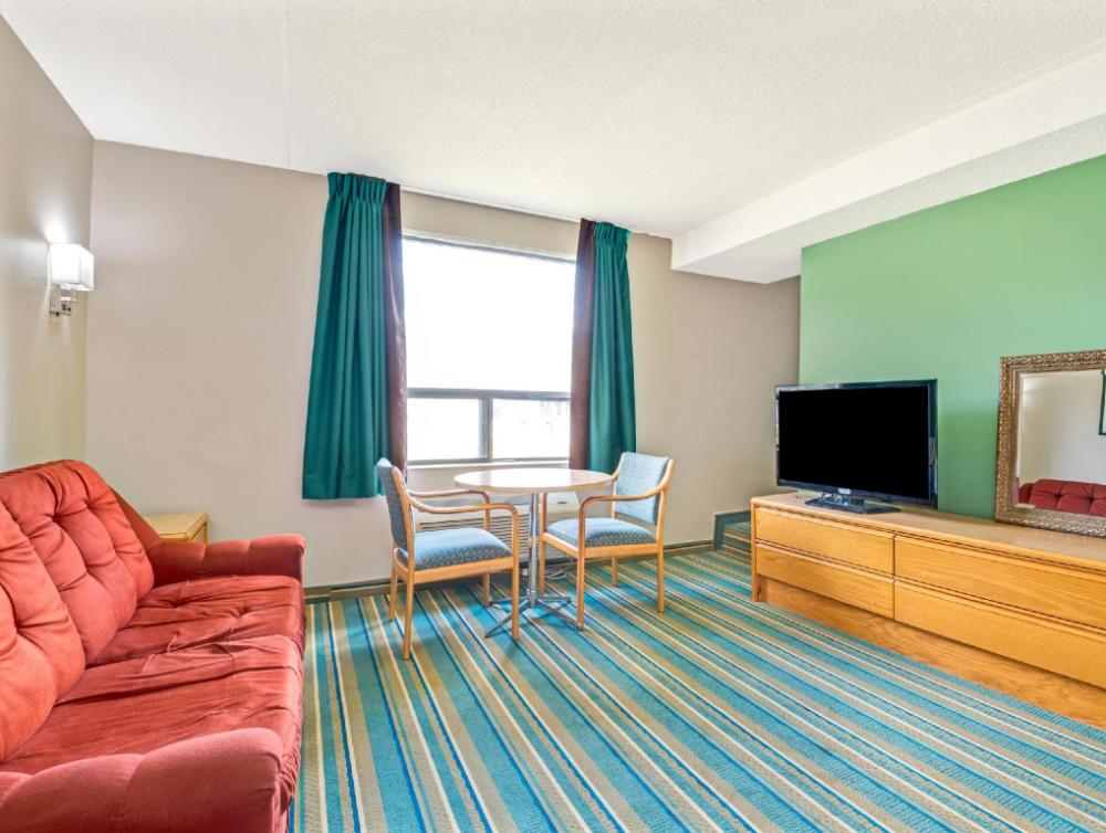 super 8 by wyndham toronto east on