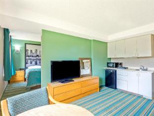 super 8 by wyndham toronto east on