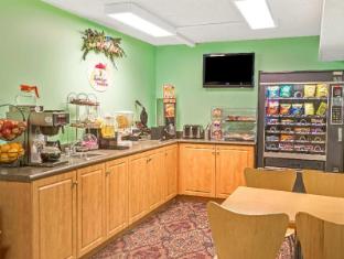 super 8 by wyndham toronto east on