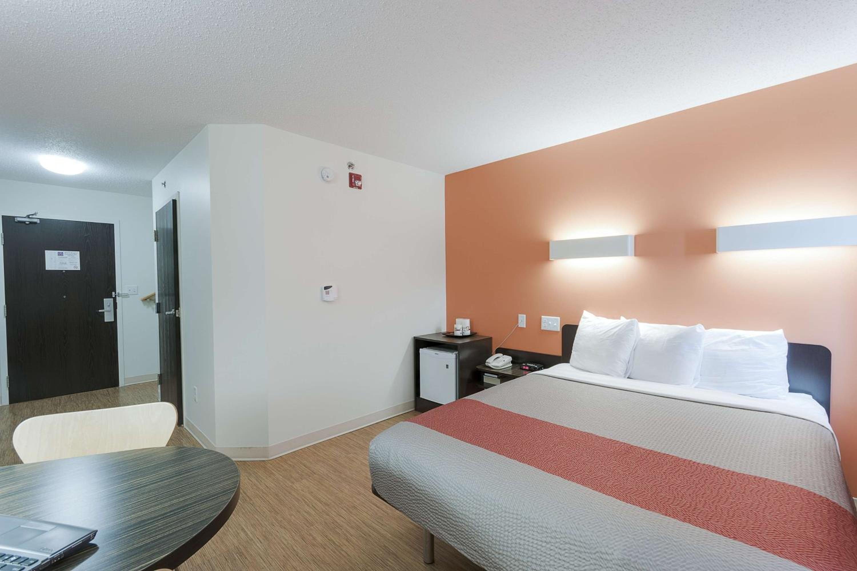 motel 6 brandon mb