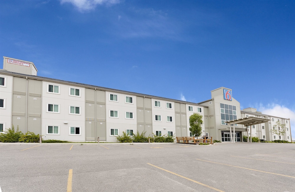 motel 6 brandon mb