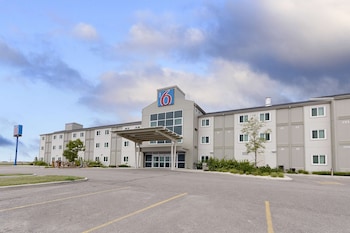 motel 6 brandon mb