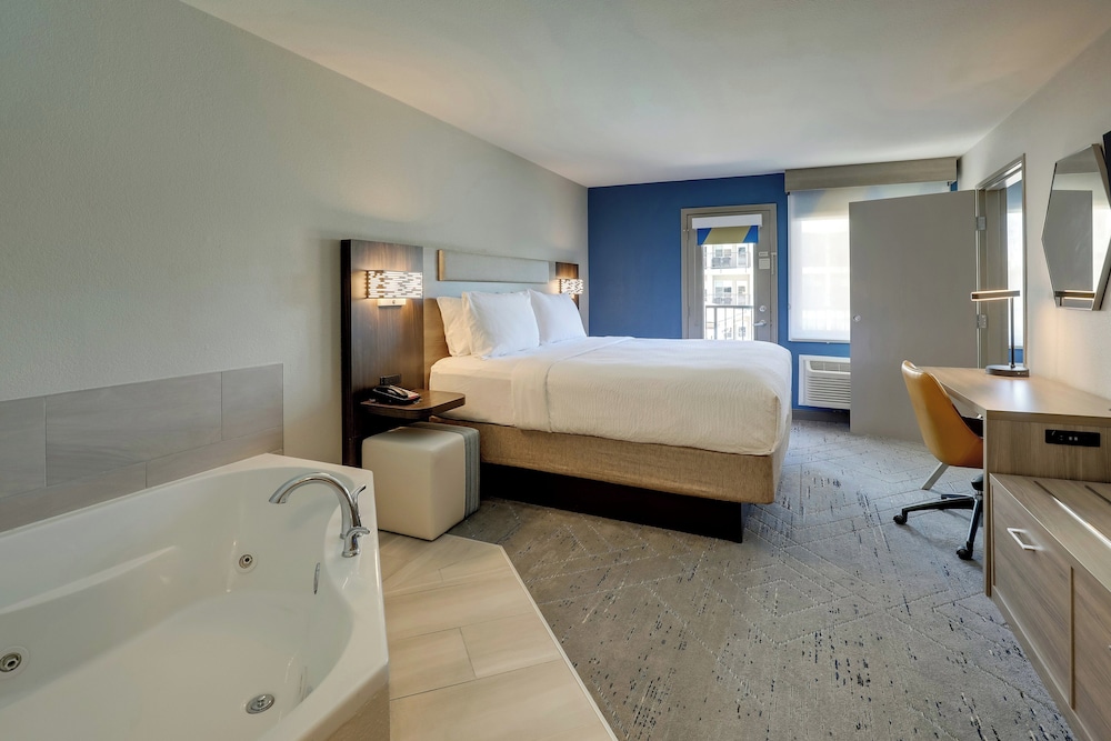 holiday inn express and suites branson 76 central