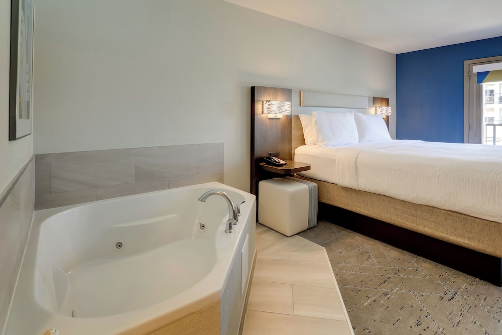 holiday inn express and suites branson 76 central