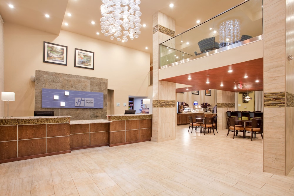 holiday inn express and suites branson 76 central