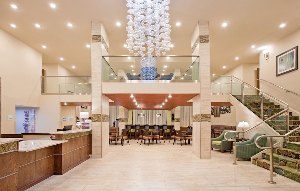 holiday inn express and suites branson 76 central