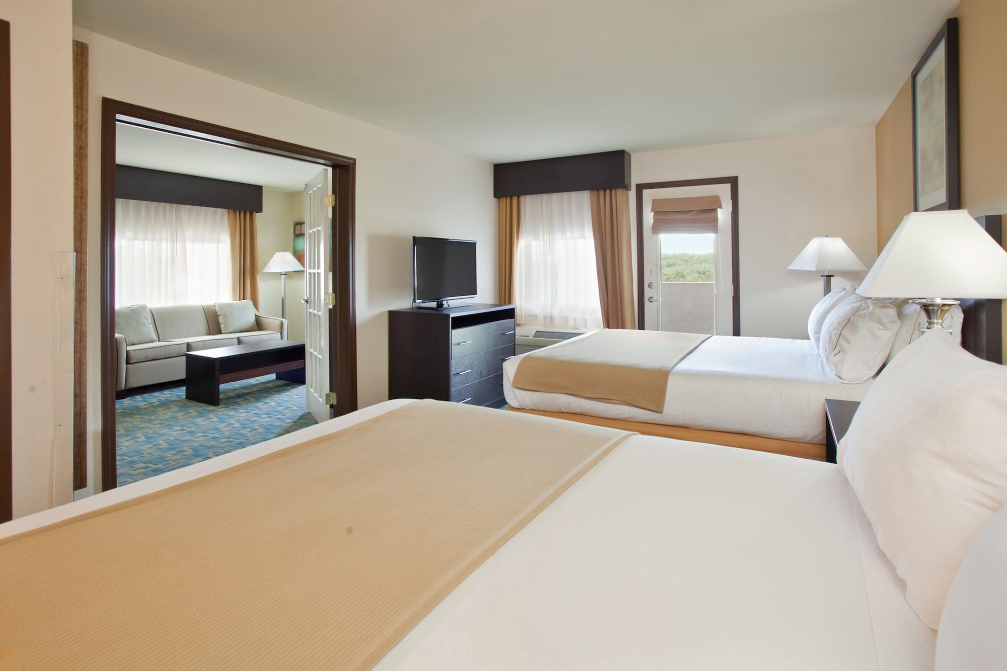 holiday inn express and suites branson 76 central