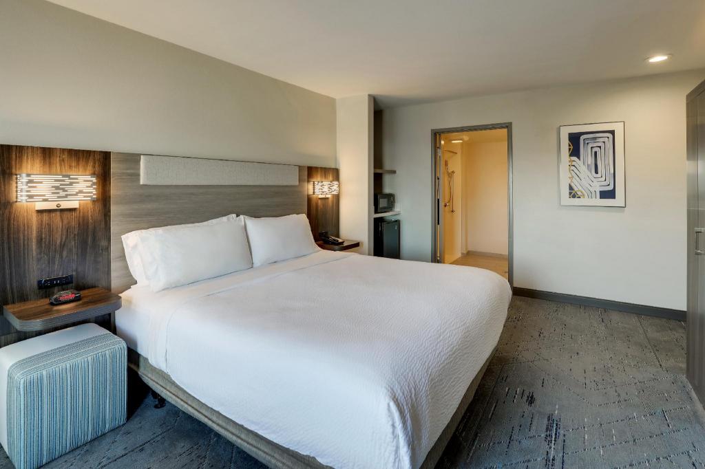 holiday inn express and suites branson 76 central
