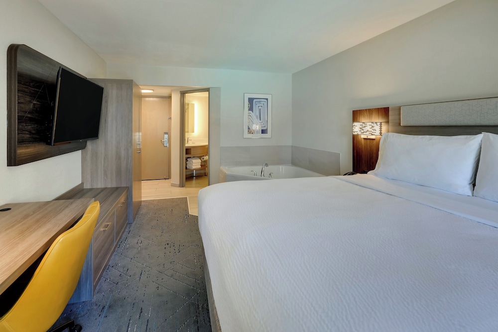 holiday inn express and suites branson 76 central