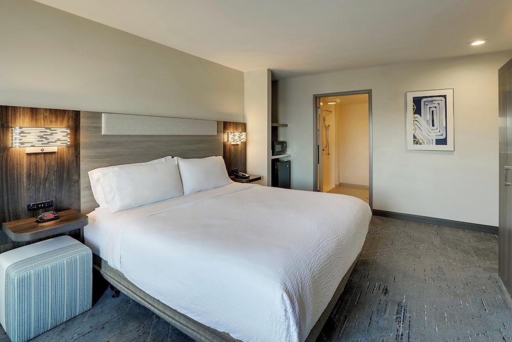 holiday inn express and suites branson 76 central