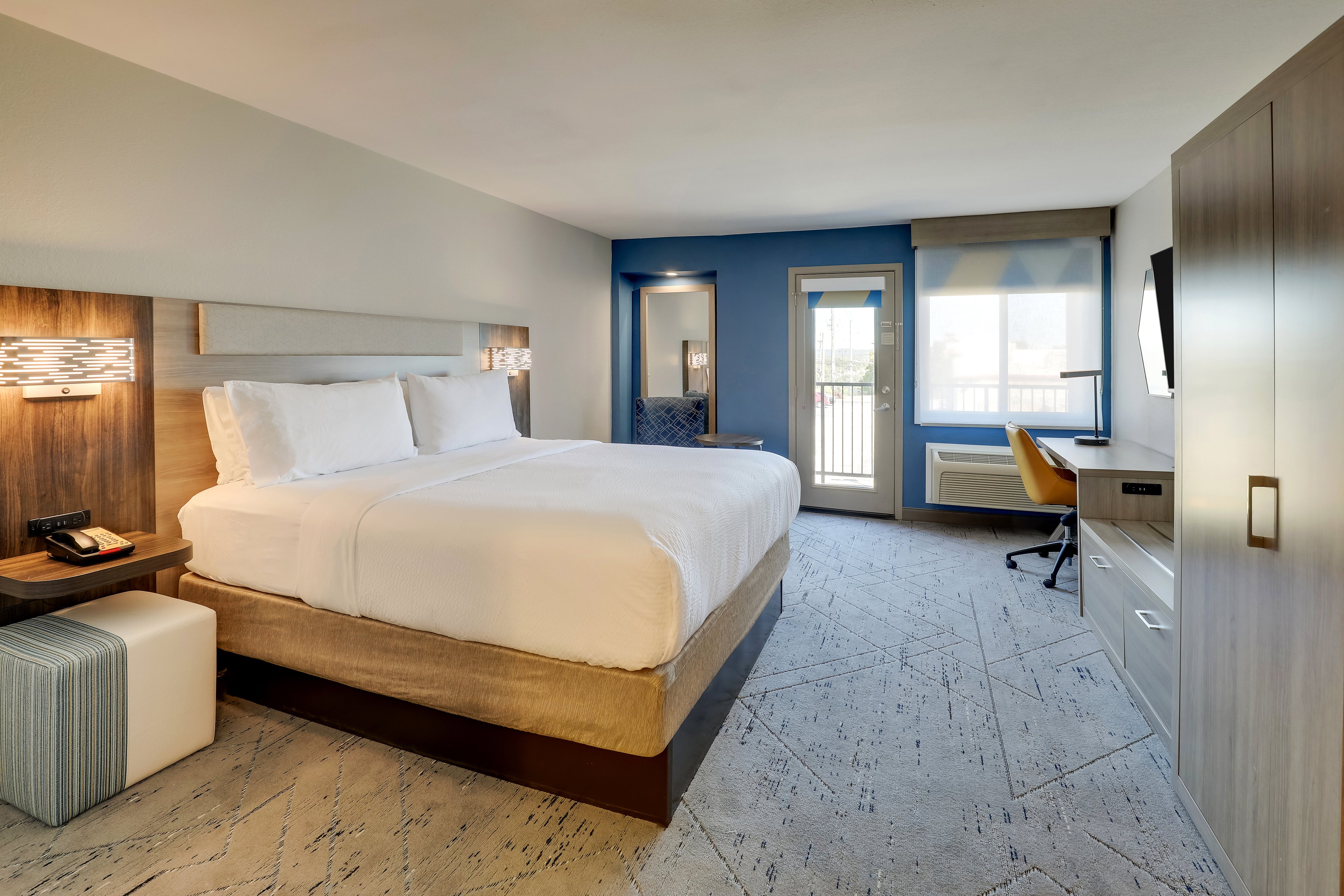 holiday inn express and suites branson 76 central