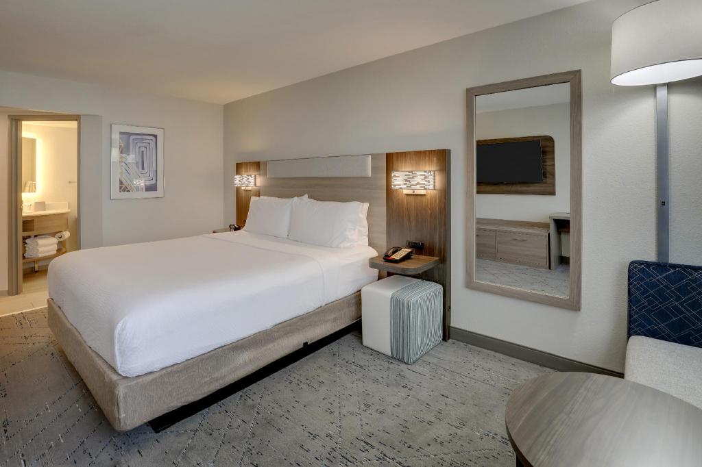 holiday inn express and suites branson 76 central
