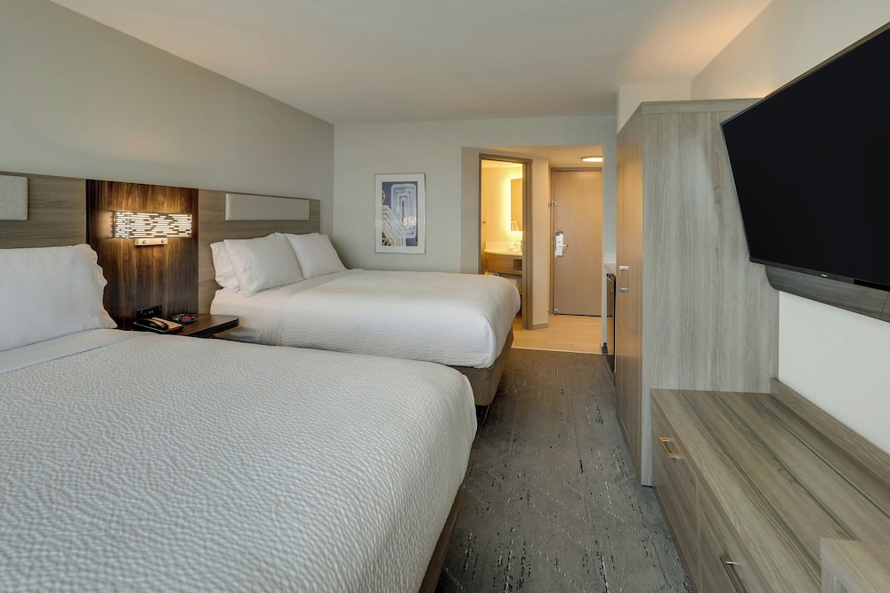 holiday inn express and suites branson 76 central