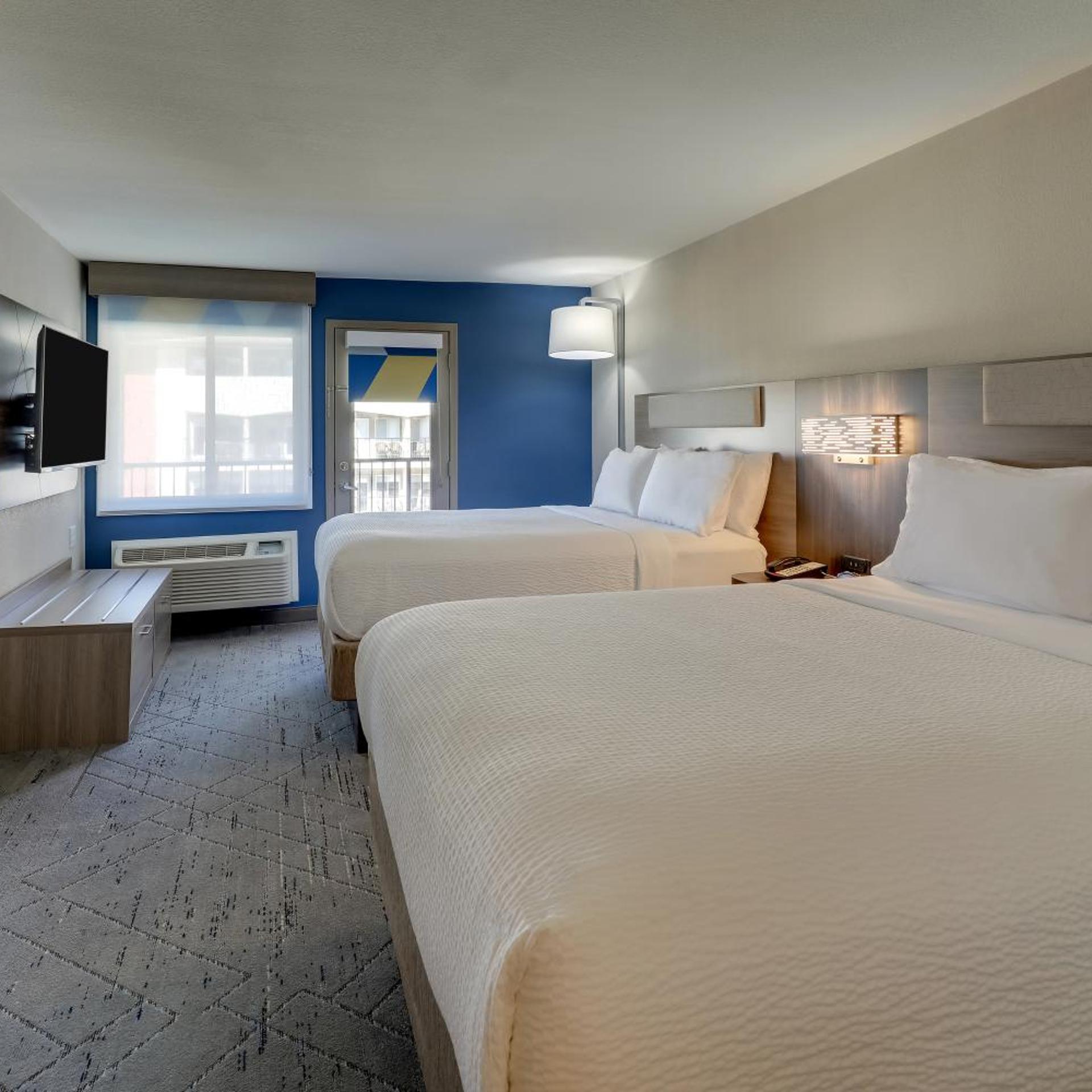 holiday inn express and suites branson 76 central