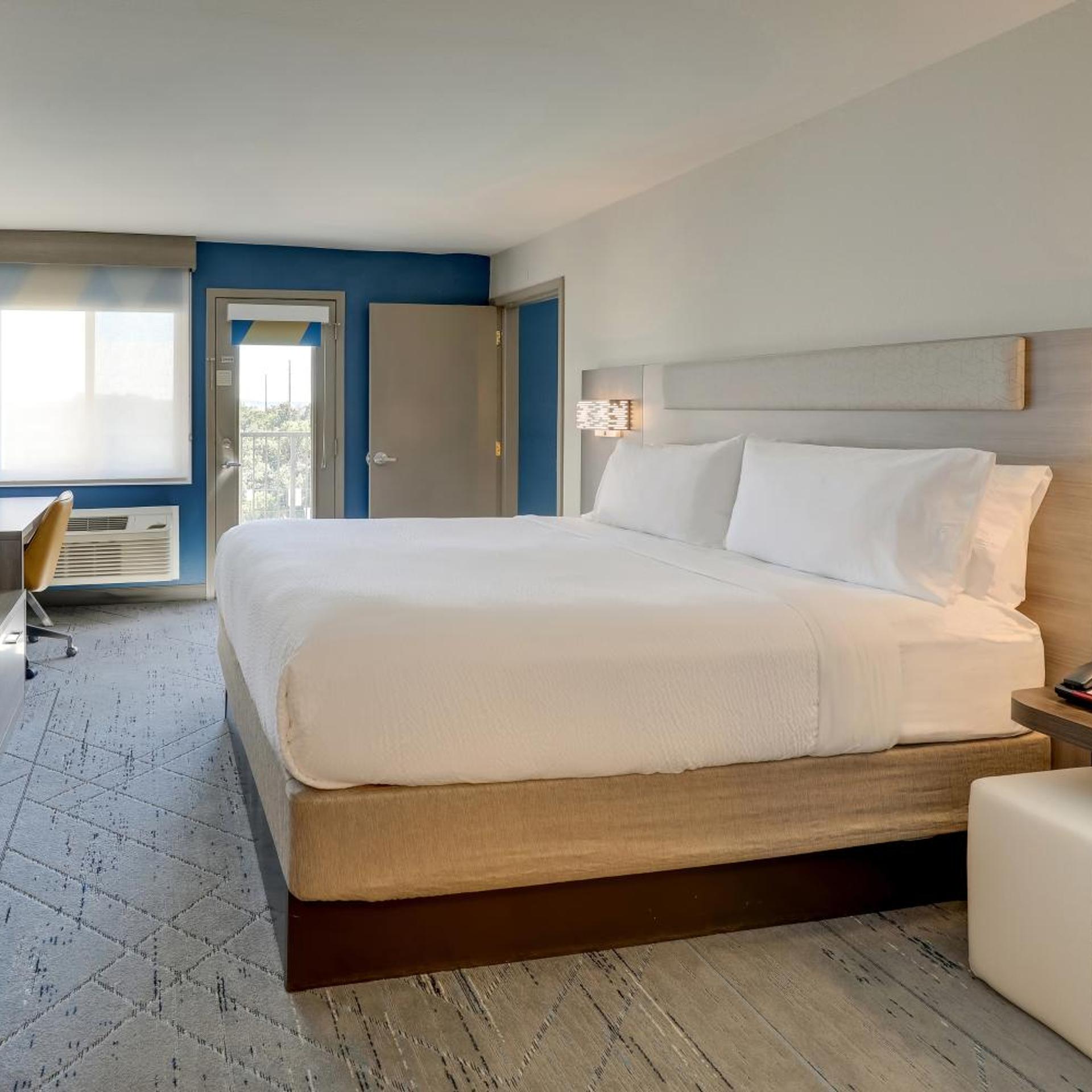 holiday inn express and suites branson 76 central
