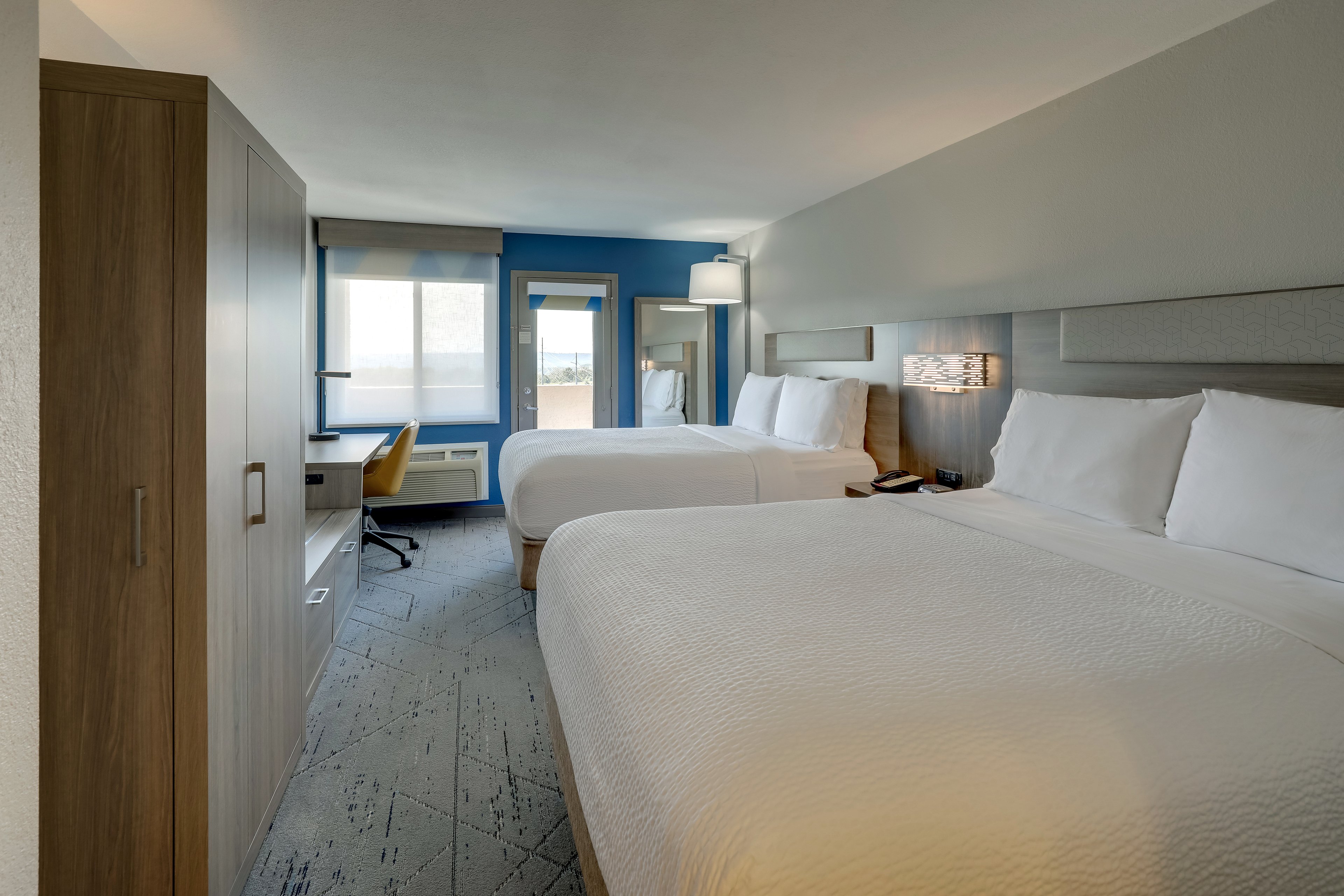 holiday inn express and suites branson 76 central